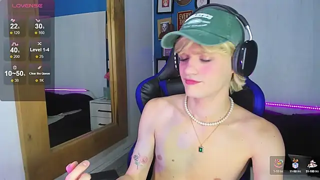 Snapshot of VladHellsing4 chatting on 09/17/25, 02:41 VladHellsing4 online show from 09/17/25, 02:41