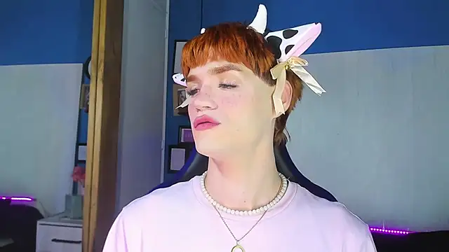 Snapshot of VladHellsing4 chatting on 09/18/25, 02:30 VladHellsing4 online show from 09/18/25, 02:30