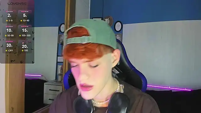 Snapshot of VladHellsing4 chatting on 10/05/25, 03:10 VladHellsing4 online show from 10/05/25, 03:10