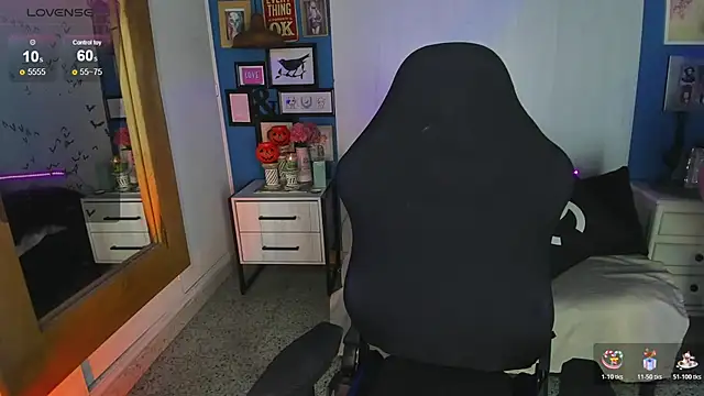 Snapshot of VladHellsing4 chatting on 10/28/25, 02:53 VladHellsing4 online show from 10/28/25, 02:53