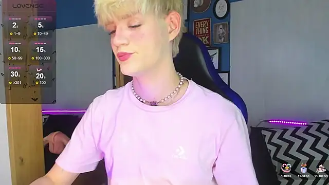 Snapshot of VladHellsing4 chatting on 11/22/25, 02:38 VladHellsing4 online show from 11/22/25, 02:38