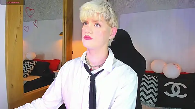 Snapshot of VladHellsing4 chatting on 02/14/26, 02:25 VladHellsing4 online show from 02/14/26, 02:25