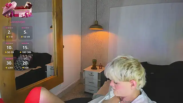 Snapshot of VladHellsing4 chatting on 02/20/26, 02:06 VladHellsing4 online show from 02/20/26, 02:06