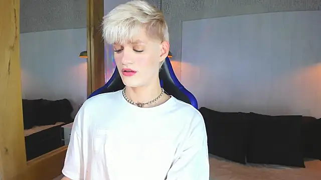 VladHellsing4 online show from 04/21/26, 02:12