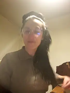 Snapshot of Afrania chatting on 10/25/25, 05:59 Afrania online show from 10/25/25, 05:59