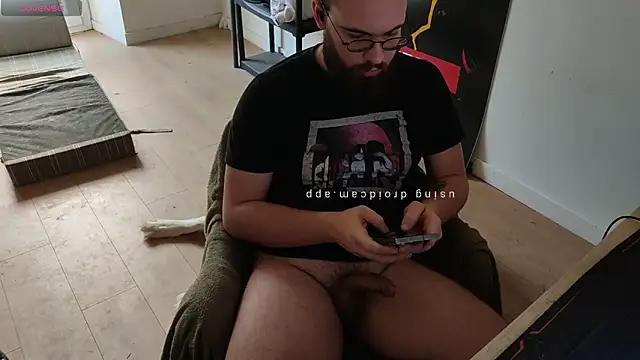 Snapshot of azagoul222 chatting on 03/25/26, 04:57 azagoul222 online show from 03/25/26, 04:57