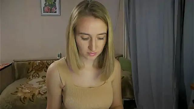 Snapshot of Sophiloren chatting on 12/05/24, 11:05 Sophiloren online show from 12/05/24, 11:05