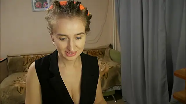 Snapshot of Sophiloren chatting on 01/21/25, 06:45 Sophiloren online show from 01/21/25, 06:45