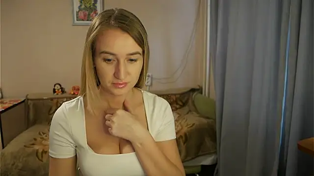 Snapshot of Sophiloren chatting on 03/22/25, 02:36 Sophiloren online show from 03/22/25, 02:36