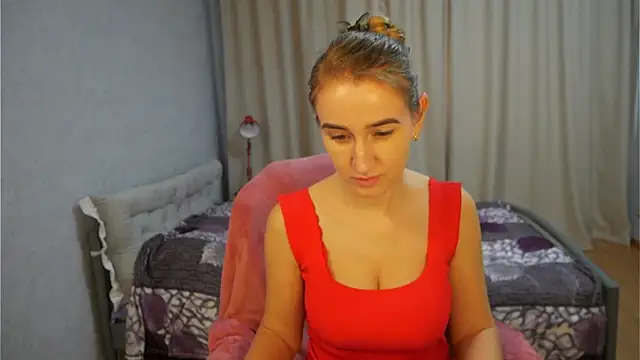 Snapshot of Sophiloren chatting on 12/18/25, 11:16 Sophiloren online show from 12/18/25, 11:16