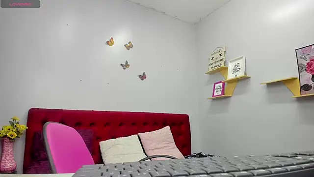 kathina giraldo online show from 10/09/25, 12:36