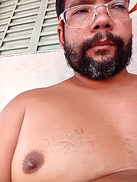 Snapshot of lele9457 chatting on 03/20/25, 02:32 lele9457 online show from 03/20/25, 02:32