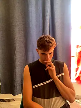 Snapshot of oliver_Lz chatting on 10/20/25, 03:23 oliver Lz online show from 10/20/25, 03:23
