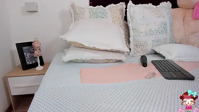 Snapshot of khloe_cutee chatting on 12/11/24, 01:37 khloe cutee online show from 12/11/24, 01:37