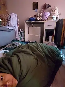 cinnaminnie online show from 04/18/26, 03:16