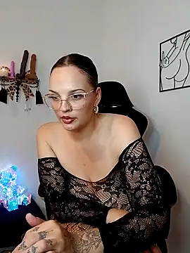 Snapshot of Jujuicy_97 chatting on 09/11/25, 04:18 Jujuicy 97 online show from 09/11/25, 04:18