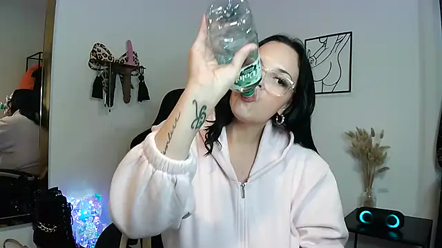 Snapshot of Jujuicy_97 chatting on 09/19/25, 07:47 Jujuicy 97 online show from 09/19/25, 07:47