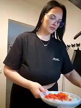 Snapshot of Jujuicy_97 chatting on 10/27/25, 04:22 Jujuicy 97 online show from 10/27/25, 04:22