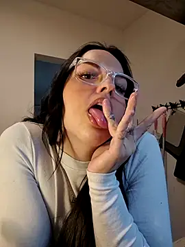 Snapshot of Jujuicy_97 chatting on 10/28/25, 08:00 Jujuicy 97 online show from 10/28/25, 08:00