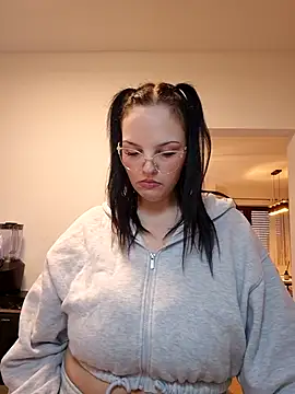 Jujuicy 97 online show from 02/11/26, 11:04