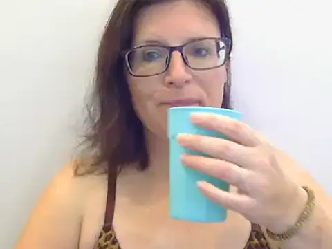 Snapshot of CrimsonMistress chatting on 01/12/25, 12:39 CrimsonMistress online show from 01/12/25, 12:39