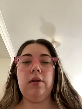 Snapshot of brooklynivy chatting on 10/14/25, 04:57 brooklynivy online show from 10/14/25, 04:57