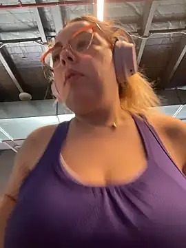 Snapshot of brooklynivy chatting on 10/29/25, 03:42 brooklynivy online show from 10/29/25, 03:42