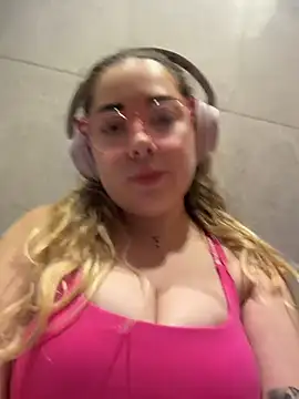 Snapshot of brooklynivy chatting on 05/31/26, 01:25 brooklynivy online show from 05/31/26, 01:25