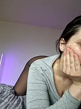Snapshot of jenna-sxy19 chatting on 03/11/25, 01:45 jenna-sxy19 online show from 03/11/25, 01:45