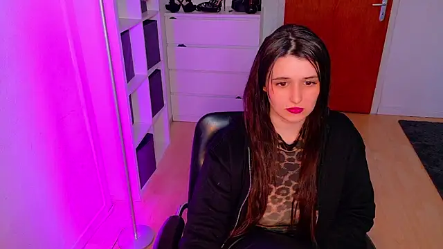 Snapshot of jenna-sxy19 chatting on 03/18/25, 05:21 jenna-sxy19 online show from 03/18/25, 05:21