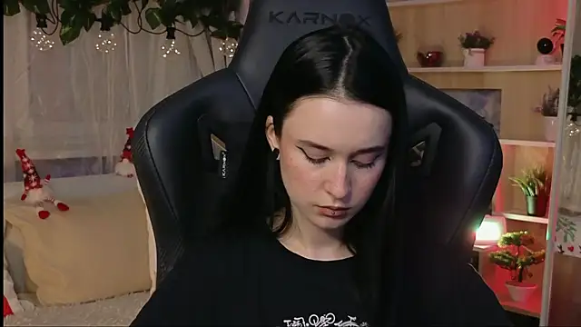 Snapshot of KiraLiLime chatting on 02/06/25, 03:41 KiraLiLime online show from 02/06/25, 03:41