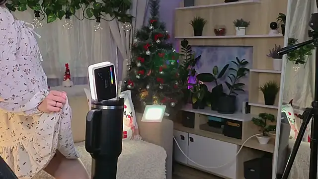 Snapshot of KiraLiLime chatting on 02/11/25, 09:25 KiraLiLime online show from 02/11/25, 09:25