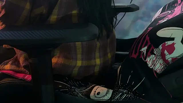 Snapshot of KiraLiLime chatting on 03/04/25, 04:09 KiraLiLime online show from 03/04/25, 04:09