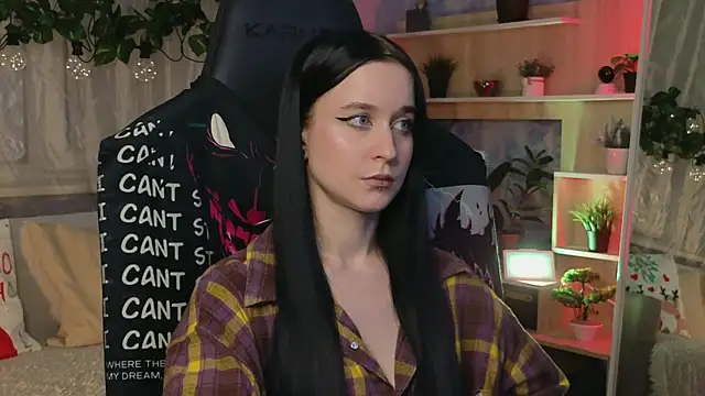 Snapshot of KiraLiLime chatting on 03/04/25, 07:22 KiraLiLime online show from 03/04/25, 07:22