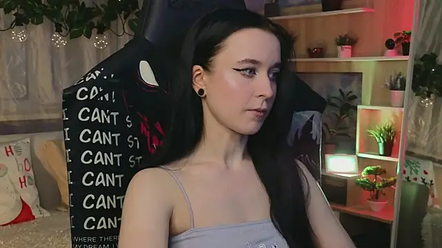 Snapshot of KiraLiLime chatting on 03/05/25, 03:18 KiraLiLime online show from 03/05/25, 03:18