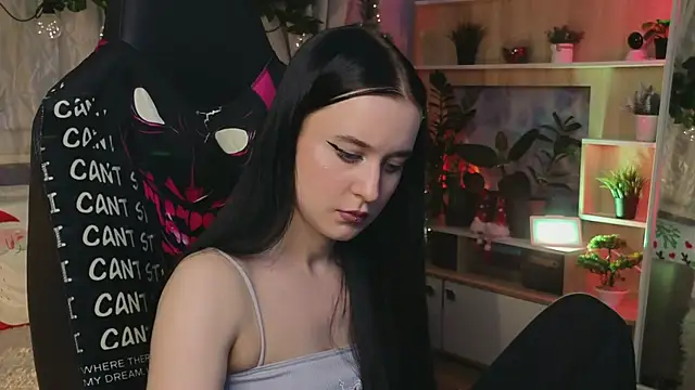 Snapshot of KiraLiLime chatting on 03/06/25, 12:32 KiraLiLime online show from 03/06/25, 12:32