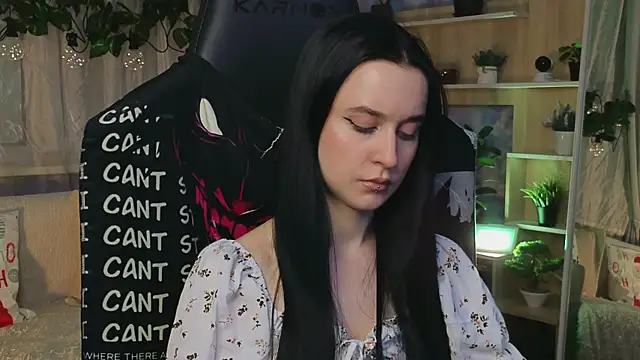 Snapshot of KiraLiLime chatting on 03/08/25, 10:02 KiraLiLime online show from 03/08/25, 10:02