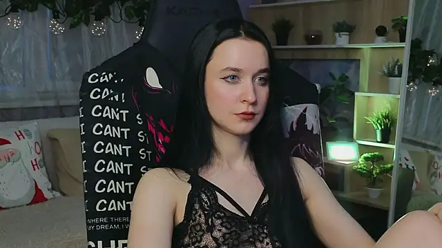 Snapshot of KiraLiLime chatting on 03/13/25, 03:28 KiraLiLime online show from 03/13/25, 03:28