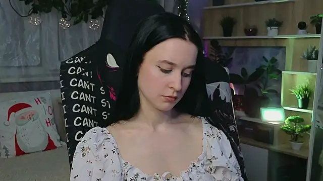 Snapshot of KiraLiLime chatting on 03/13/25, 09:37 KiraLiLime online show from 03/13/25, 09:37