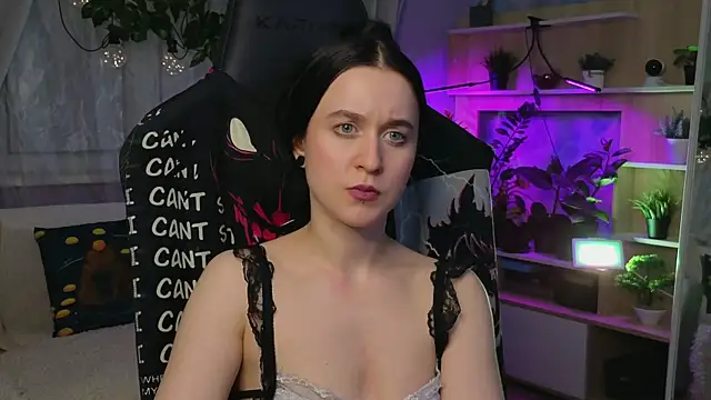 Snapshot of KiraLiLime chatting on 03/21/25, 10:17 KiraLiLime online show from 03/21/25, 10:17