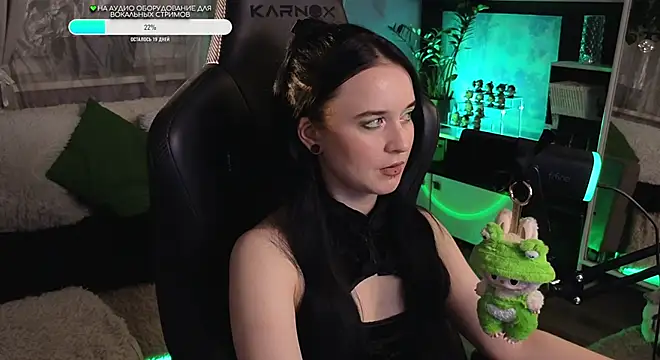 Snapshot of KiraLiLime chatting on 10/09/25, 09:02 KiraLiLime online show from 10/09/25, 09:02