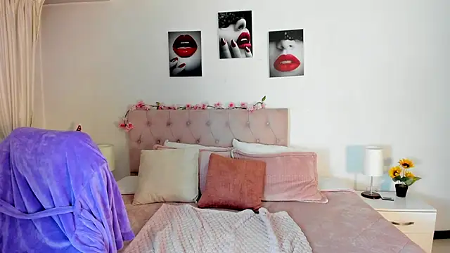 Snapshot of _Charlotte_evans_1 chatting on 12/28/24, 10:23 Charlotte evans 1 online show from 12/28/24, 10:23