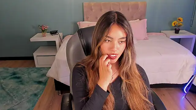  Charlotte evans 1 online show from 04/17/26, 05:05