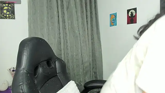 Snapshot of indra_cam chatting on 06/05/26, 06:52 indra cam online show from 06/05/26, 06:52