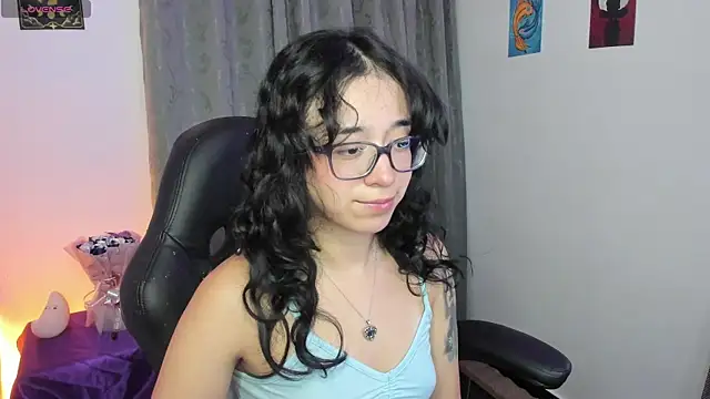 Snapshot of indra_cam chatting on 06/08/26, 05:30 indra cam online show from 06/08/26, 05:30