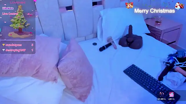 Snapshot of mia_schwarz chatting on 12/13/24, 01:04 mia schwarz online show from 12/13/24, 01:04