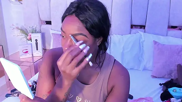 Snapshot of mia_schwarz chatting on 12/18/24, 10:13 mia schwarz online show from 12/18/24, 10:13