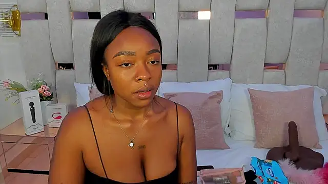 Snapshot of mia_schwarz chatting on 01/18/25, 07:48 mia schwarz online show from 01/18/25, 07:48