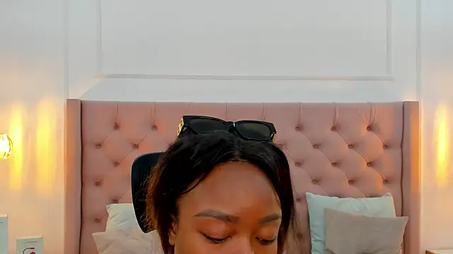 Snapshot of mia_schwarz chatting on 09/09/25, 09:58 mia schwarz online show from 09/09/25, 09:58