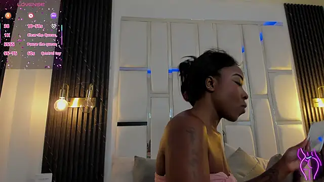 Snapshot of mia_schwarz chatting on 10/10/25, 12:59 mia schwarz online show from 10/10/25, 12:59